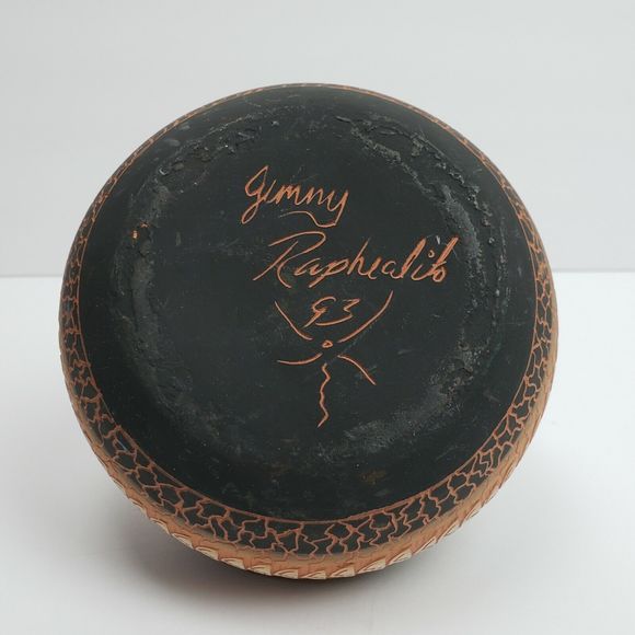 Vintage Navajo Pottery Native American Art Ethnic Etched Seed Pot Vase Signed - Picture 8 of 9